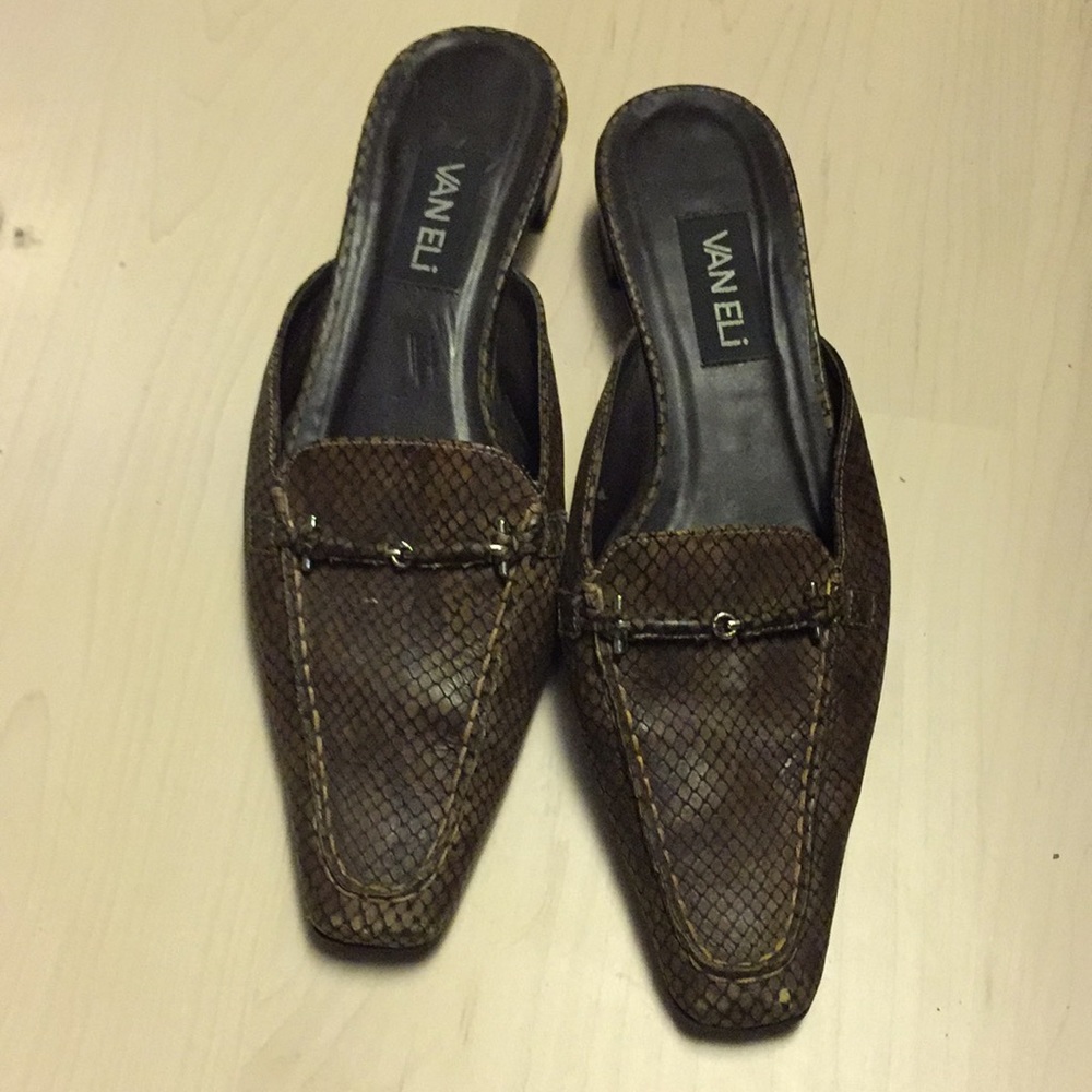 Slip on loafer open bk 8 1/2 brown reptile look